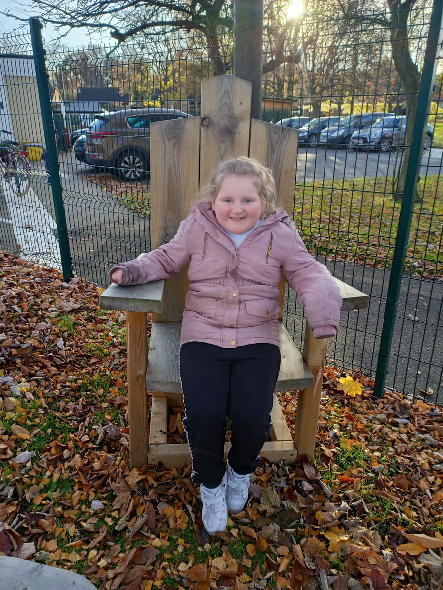BranstonInfant1's tweet image. 🐿Squirrel Class enjoying the #Meadow on the Autumn sunshine 🍁🍂🍁#outdoors #engagingenvironments #explore @NewbyLeisureLtd @the_laat