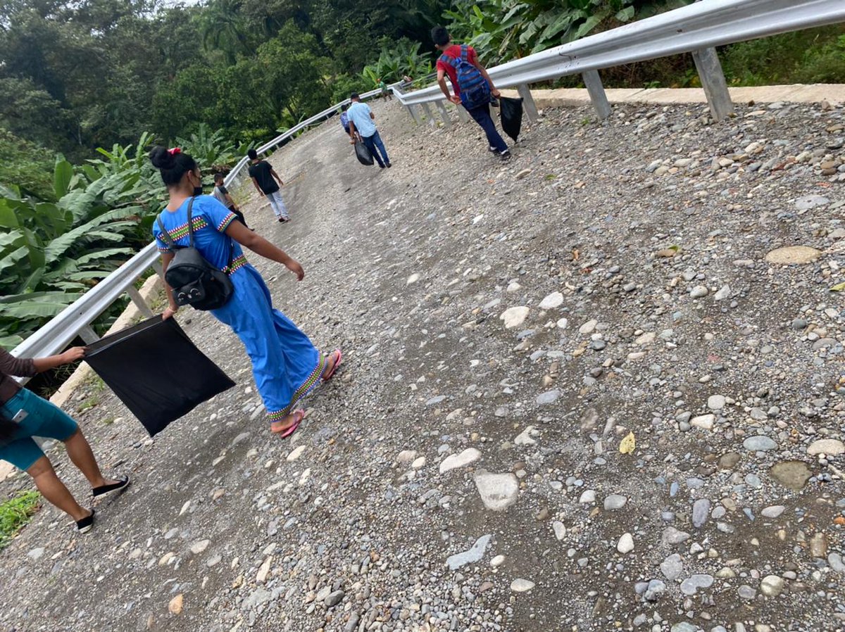 EstherBonillaM's tweet photo. Celebrando el mes de la Patria, grupo E.P.A y
estudiantes del C.E. Pueblo Nuevo realizaron una jornada del limpieza.
Gracias a: @MiAmbientePma @Sinaproc_Panama @MINSAPma (regional Ñokribo) y @adoptabosque por apoyar y participar 🌱💚
@MarujaGordaydeV @MConcepcionL @LPacoSucre https://t.co/eU0OkOv3cZ