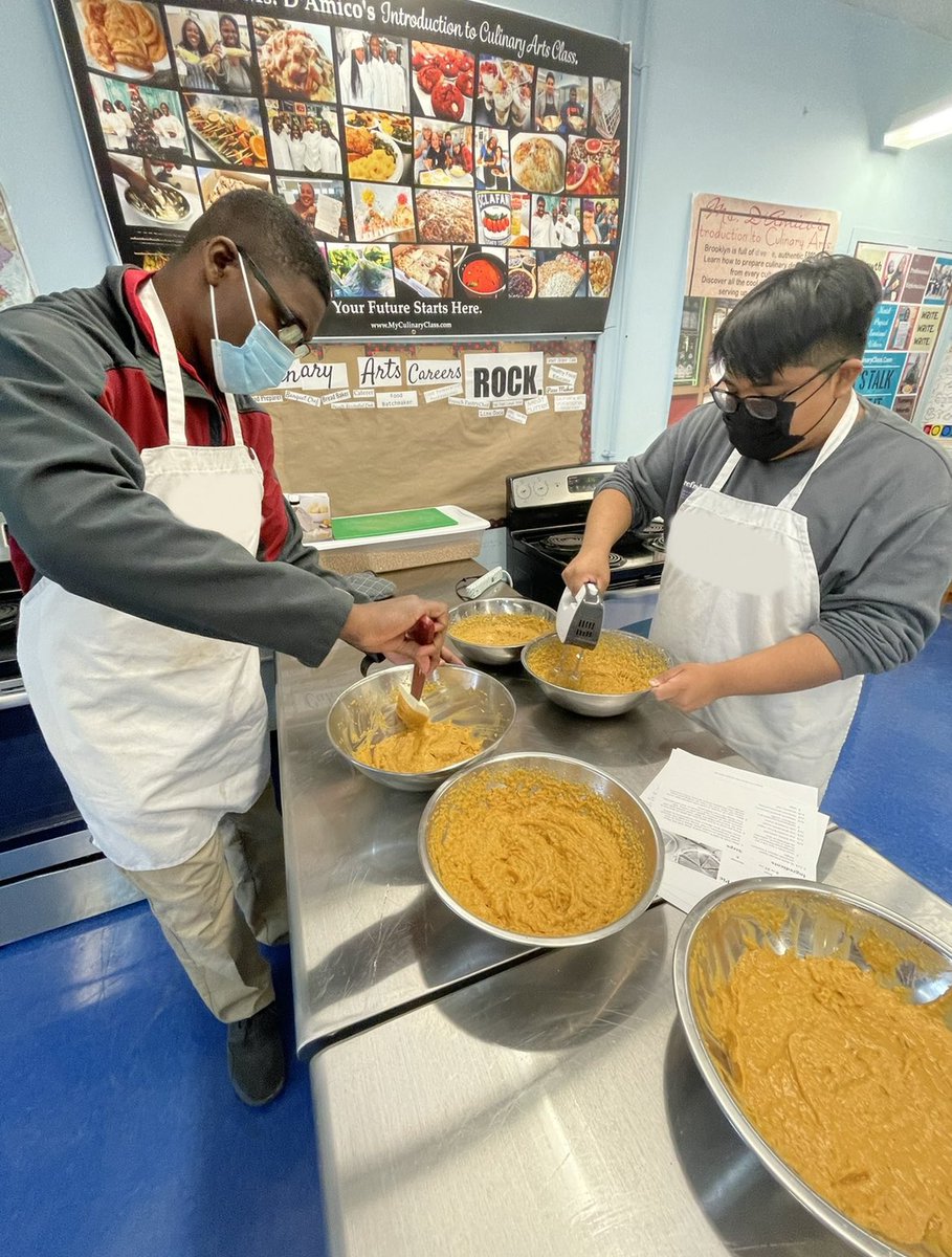 Diiimeco's tweet photo. #SweetPotatoes #SweetPotatoPies #holidayseason #CulinaryArts #CoopTech #LegendsInTheMaking ๐#Brooklyn #HaveASlice #ShareASlice #food #homemade #NYC #learning #baking #eating #smiling #working #somethingnew #WeJustDidIt! ๐ฅง๐๐ฝ https://t.co/cBiSBjzrXn