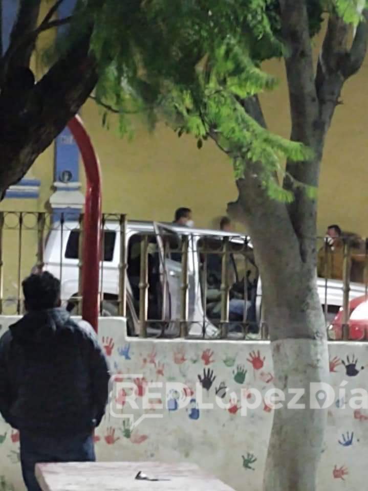 Alejandro Santizo, su escolta José Hipólito y una policía llamada Jaqueline, enfrentan cargos de homicidio calificado, daños en propiedad ajena, delitos contra la procuración de justicia y usurpación de funciones, ello tras la ejecución de 3 ministeriales en #Tecamachalco