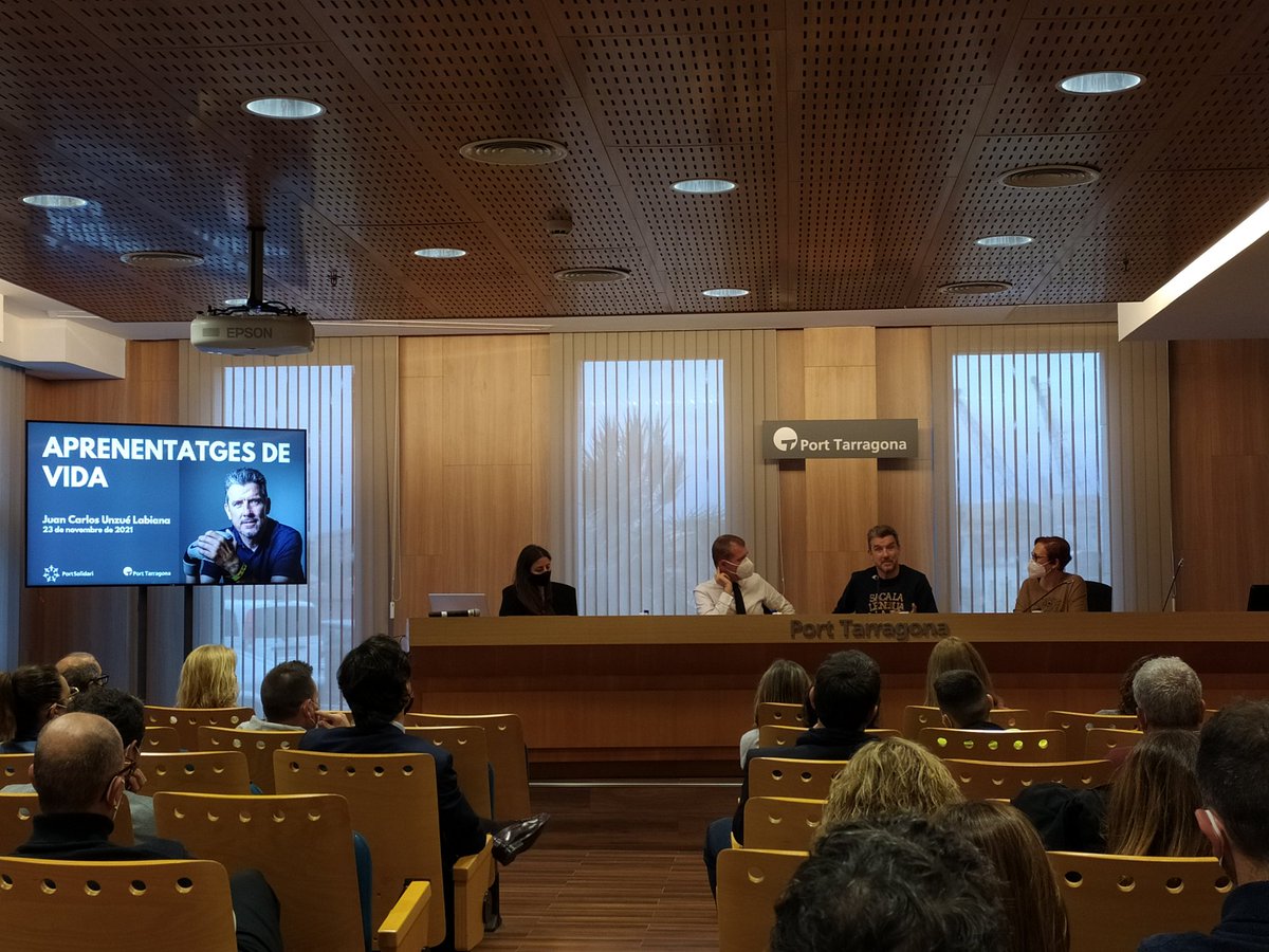 nilmoromis's tweet photo. Quina masterclass de vida que ha ofert Juan Carlos Unzué aquest matí al Port. Un gran exemple de com afrontar els èxits i també les adversitats, sempre amb un somriure https://t.co/5MdBVVRwTr