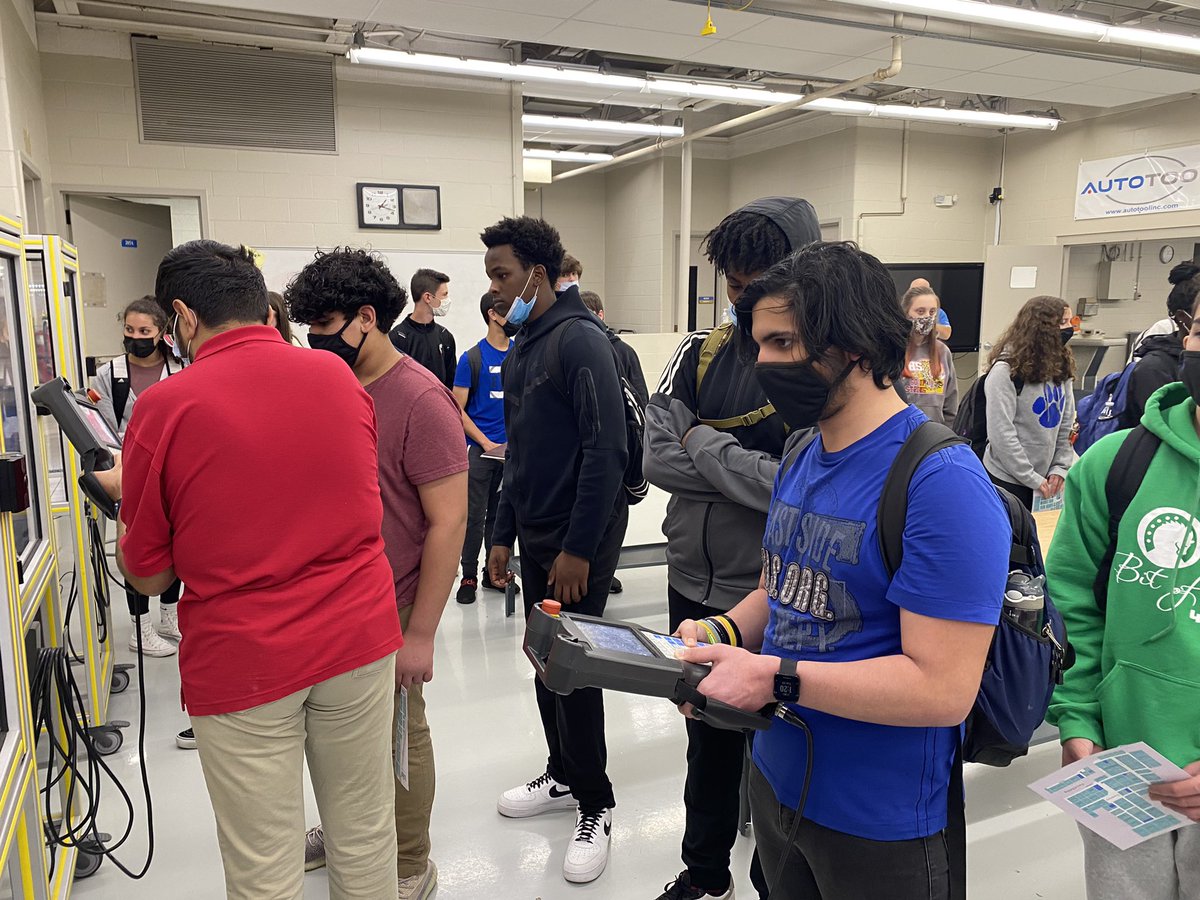 tollesceo's tweet photo. Great to see the strong interest in our @TollesTech pre-engineering program from our @HilliardSchools students. So many great opportunities for students to earn industry credentials and college credit by attending @TollesTech #careertech #LiftAllStudents https://t.co/YReXYt30ls
