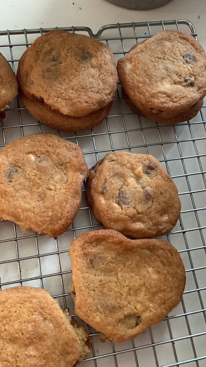 Abalana72's tweet photo. I’ve been in a rut lately, haven’t even felt like being in the kitchen. But today, I whipped chocolate chip cookies and my place smells lovely! Anybody want a dozen cookies today? #kitchenbitch #GrammasRecipe #yeg https://t.co/EilK1qwPDD