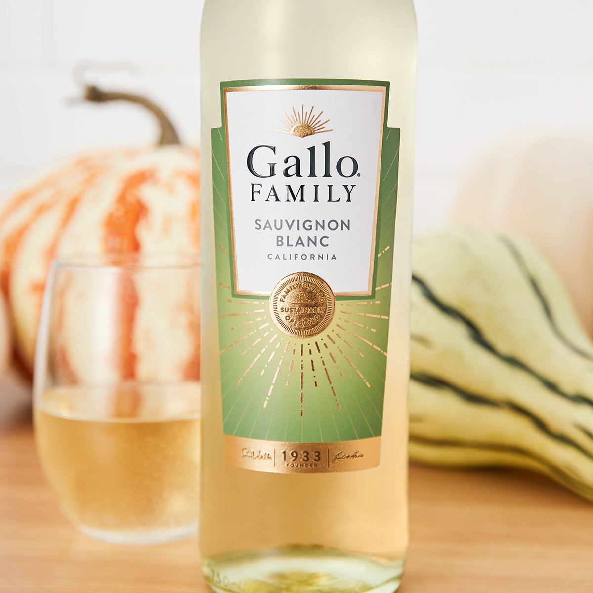 Our Sauv Blanc features gourd-geous flavors (see what we did there?) of honeydew, citrus and ripe apple! Pair with a squash-based entrée for the perfect mix of crisp and savory.
#GalloFamilyVineyards
#SauvignonBlanc