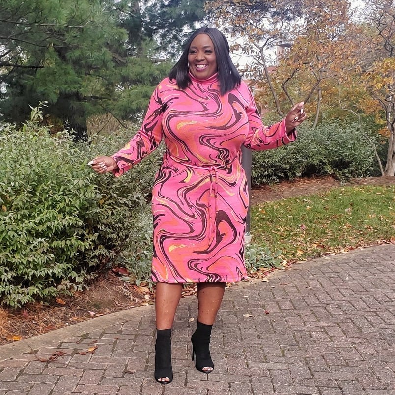thejoycedelaney's tweet photo. We're in a season of being thankful. I'm thankful for whatever left, whatever I walked away from, whatever stayed, and whatever is to come. We all have something to be thankful for. Have a great day purpose. 
Dress: @ZARA
#gratitude #zara #fashioninfluencer #plussizeinfluencer https://t.co/viLxXtYLzc