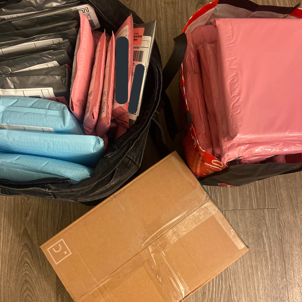 cherryuGOs's tweet photo. [#cherryuupdates] all domestics that were paid by yesterday 6pm pst (from admin skys go’s) we’re dropped off today!!
please give it 24-48 hours to update on the tracking page !!
🍋 https://t.co/Y5glqBQgwK