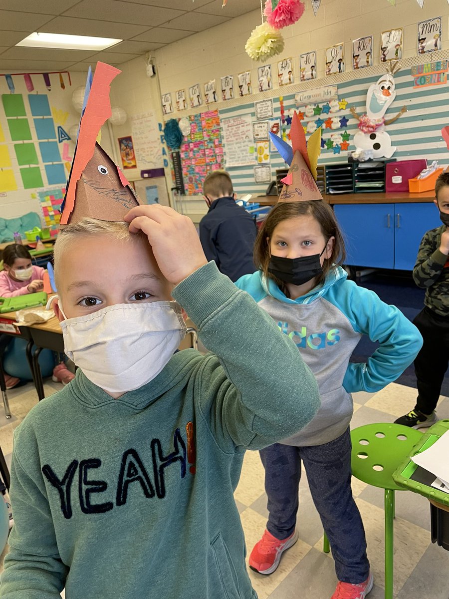 MissGallagher5's tweet photo. Happy Thanksgiving from 2G! #dg58pride 🦃🥳🎃 https://t.co/9LvAfGPd5i