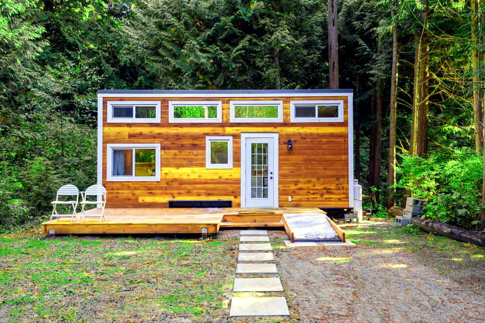 WheatonRachelle's tweet photo. What’s your tiny #HarryPotterHouse? 
#HarryPotter #tinyhouse #smallhouse #HP #Hufflepuff #Ravenclaw #Gryffindor #Slytherin  #logcabin #woodhouse #shepherdshut #glamping #tinylogcabin #ADU #minimalism #coolhome #homeinspiration #homebuilding #homeinspo https://t.co/KksogSKoTu