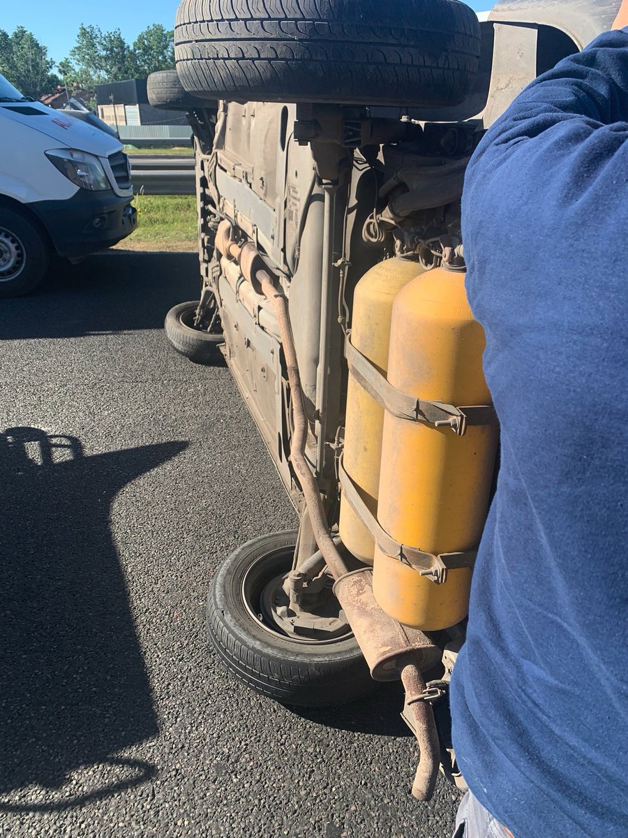 Escuelavilkas's tweet photo. Vuelvo esta mañana en panamericana por suerte el bebé está bien y la mamá con golpe en la cabeza pero bien https://t.co/mJxYu7gFed