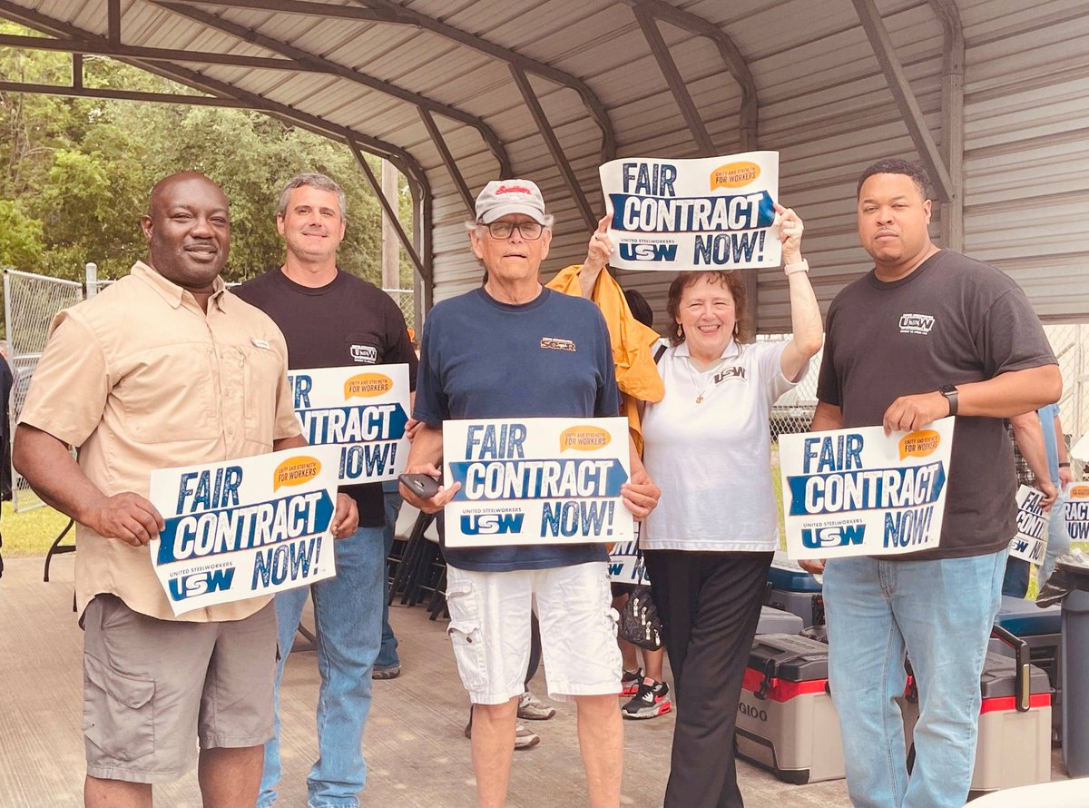 steelworkers's tweet photo. . @USWLu13_243 are firmly committed to fighting @ExxonMobilBTA @ExxonMobil & stand this #ULPLockOut line bc our MEMBERS' SAFETY, SECURITY & SENIORITY is PRIORITY! #OneDayLonger https://t.co/JpBaRv2Hgi