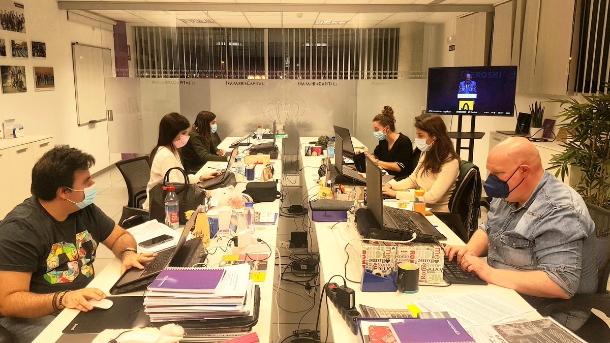 gorkamorenoarra's tweet photo. Dos equipos para los VI #PremiosAlimenta Navarra, impulsados por @NavarraCapital y @NagrifoodClust: uno en #Tudela, pendiente de la gala; otro en la redacción, plasmando los detalles. Orgulloso de @ErJimi, @AlbertoGuzmanU1, @iranzularra, @ImaGuerreroM, @crismogna y @oyarbideamaia https://t.co/o7wSwoDbbO
