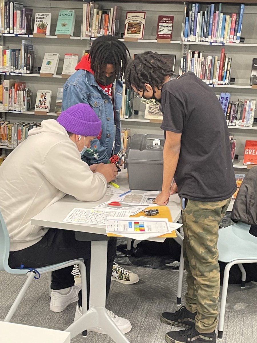 JTCentralLib's tweet image. Thank you Mr. Mandarino&apos;s physics classes for completing our Newton&apos;s Laws Breakout! Students successfully cracked the physics codes and earned some sweet treats. Have a great Thanksgiving! 
💛💙🔒🎉📚🦃