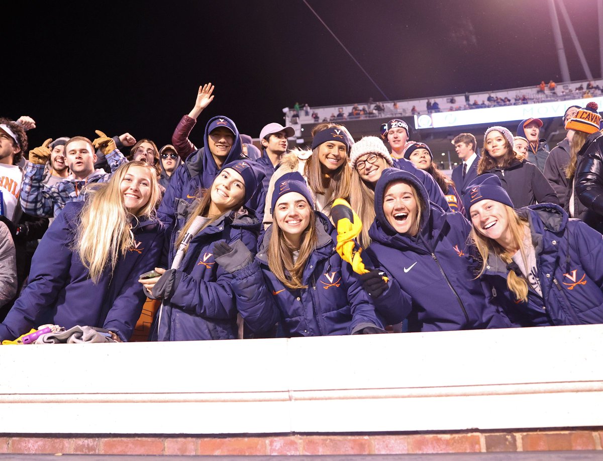 VirginiaSports's tweet photo. It's time to move 🆙! Quote tweet this &amp; add #HilldrupMoveUp by 10 a.m. Thursday and you could win 4⃣🏈🎟️ @UVAFootball vs. Virginia Tech on 11/27 courtesy of @TeamHilldrup!

🔶⚔️🔷 #GoHoos | #THEStandard https://t.co/Qo2VRB3A8Z