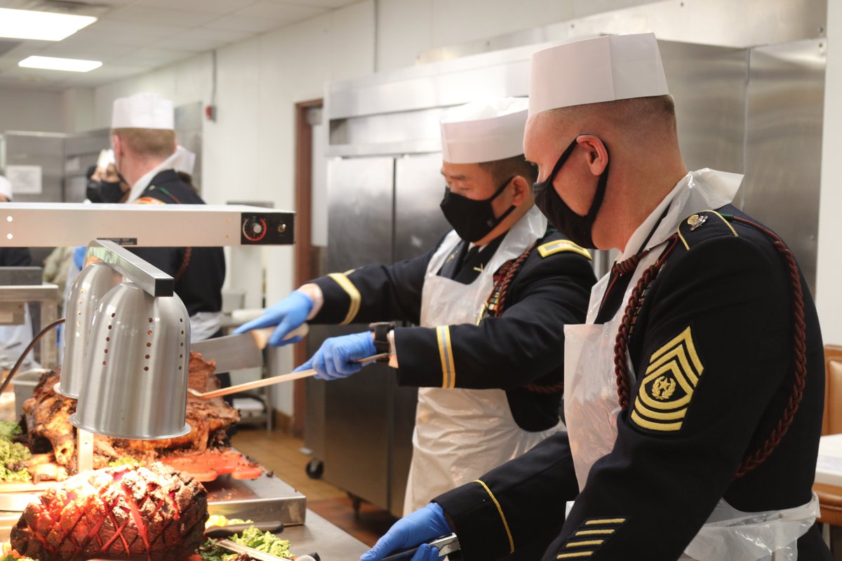 1ABCT_3ID's tweet image. Command teams of the 1st Armored Brigade Combat Team, joined their senior staff members to show their appreciation for their Soldiers by serving them a Thanksgiving meal at the Marne Bistro today. @3rd_Infantry @18airbornecorps @FORSCOM @USArmy @USAGStewartHAAF #RaidersFirst