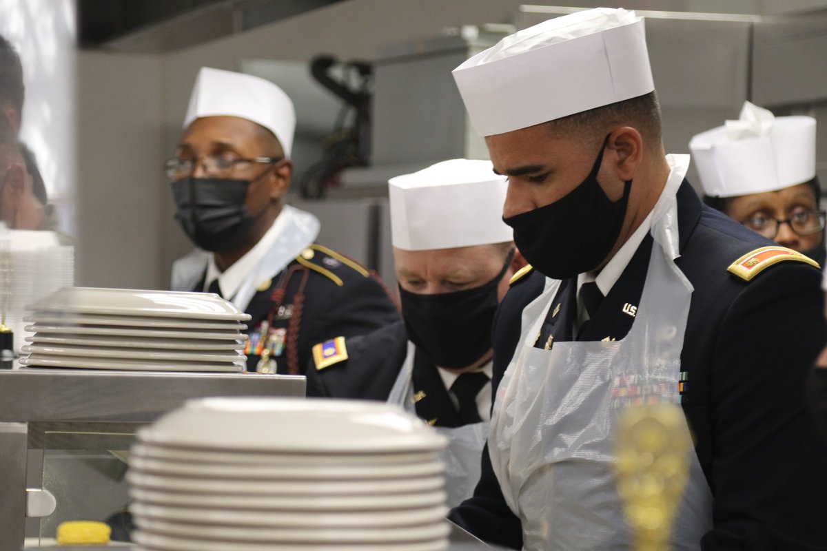1ABCT_3ID's tweet image. Command teams of the 1st Armored Brigade Combat Team, joined their senior staff members to show their appreciation for their Soldiers by serving them a Thanksgiving meal at the Marne Bistro today. @3rd_Infantry @18airbornecorps @FORSCOM @USArmy @USAGStewartHAAF #RaidersFirst