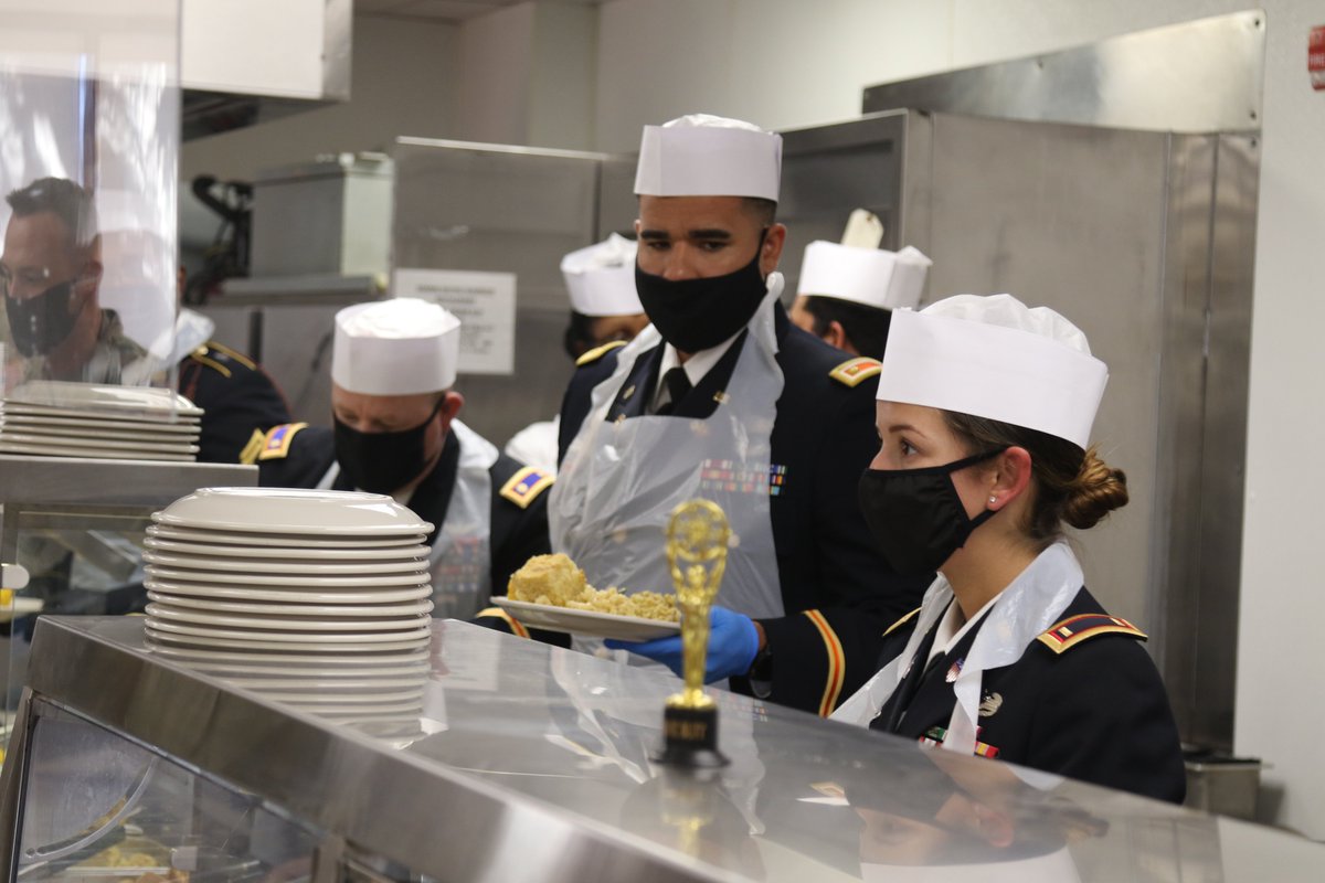 1ABCT_3ID's tweet image. Command teams of the 1st Armored Brigade Combat Team, joined their senior staff members to show their appreciation for their Soldiers by serving them a Thanksgiving meal at the Marne Bistro today. @3rd_Infantry @18airbornecorps @FORSCOM @USArmy @USAGStewartHAAF #RaidersFirst