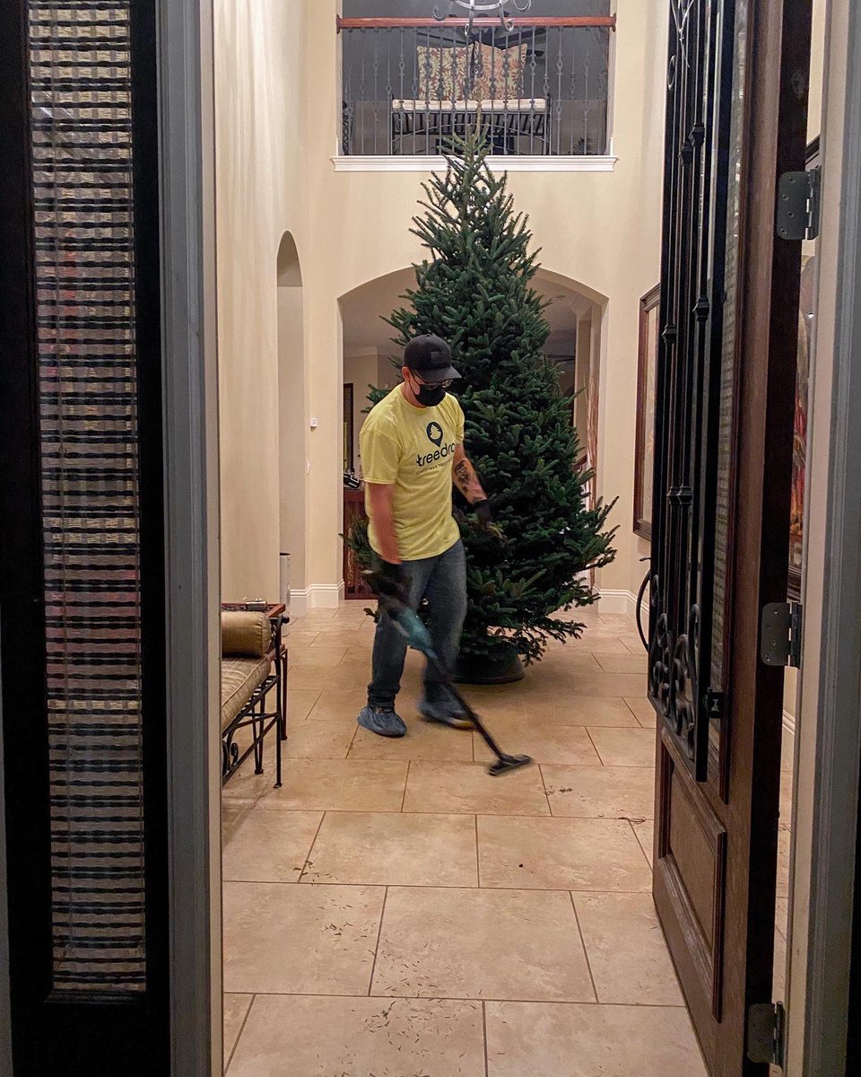 treedropapp's tweet photo. Opening day 2021 was 🔥. We’re dropping trees all over Central Florida, with precision and surgical cleanliness. @bjryan3 #treedrop #christmastreesondemand #christmastreedelivery https://t.co/Ac4LFliZVK