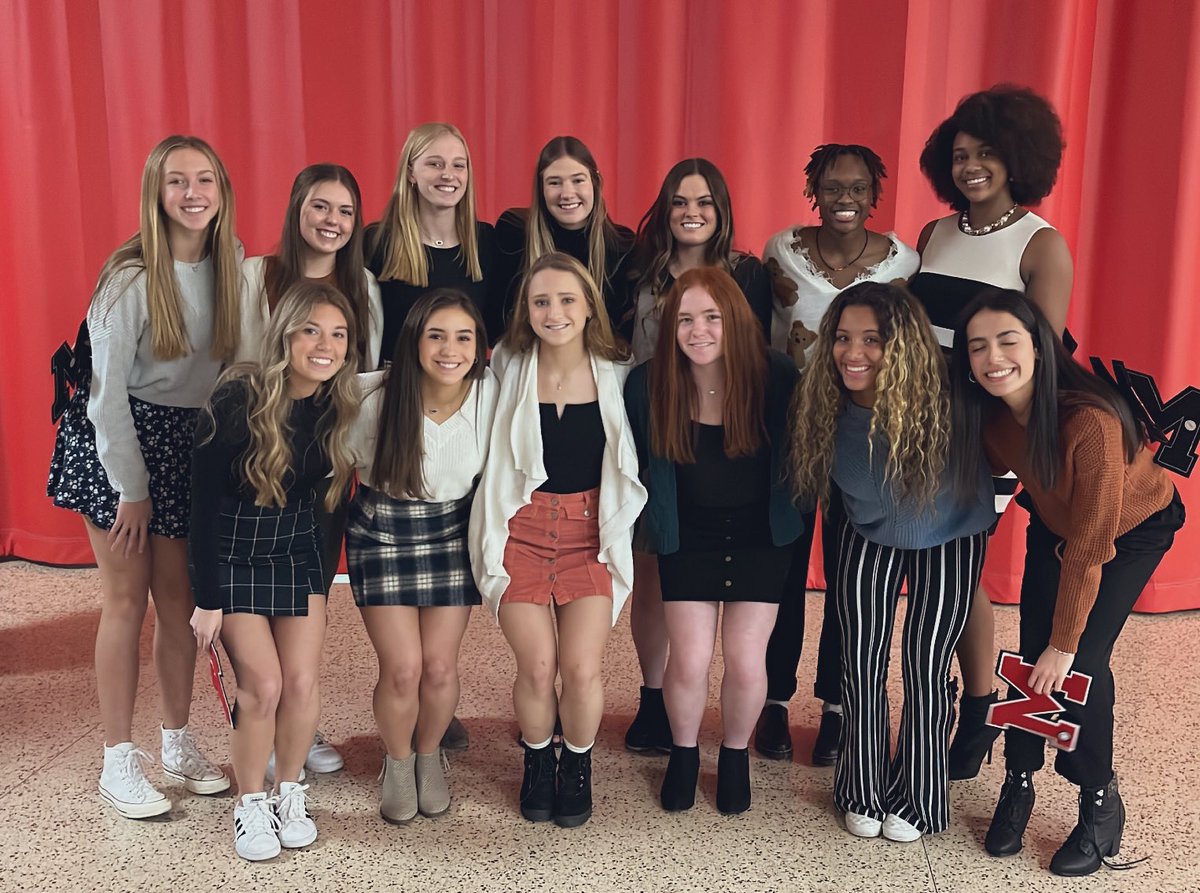 #ProgramBanquet2️⃣0️⃣2️⃣1️⃣ Big S/O to <a href="/mariststudents/">Marist Activities/Student Council</a> for the #ReturnOfTheRowdies 🔋🔋 and <a href="/MaristchiATC/">Marist High School Athletic Training</a> for keeping us going all season!! #Hannnah #Beth #Program🏐🏐🏐