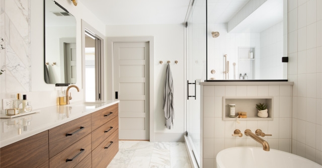 StopDropandCal1's tweet image. Is a bathroom remodel in your future?  Here are some tips for you.

#stopdropandcall #remodle #bathroom #packingidea houzz.com/magazine/how-t…