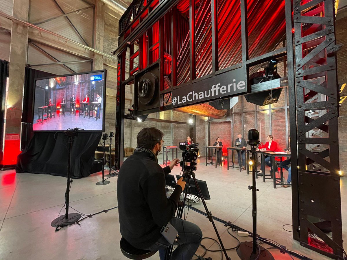 PotionMagic1's tweet photo. 👉🏻Les Rencontres de la Recherche et de l’Innovation ce sont 15 événements sur 2 semaines en #webTV en public à @lachaufferie et au Quai de l’innovation, un travail collaboratif avec @innovationHDF et plus de 50 pilotes pour co-construire chaque émission #RSE #InnovHDF #ISO20121 https://t.co/fHLwpTc4eu