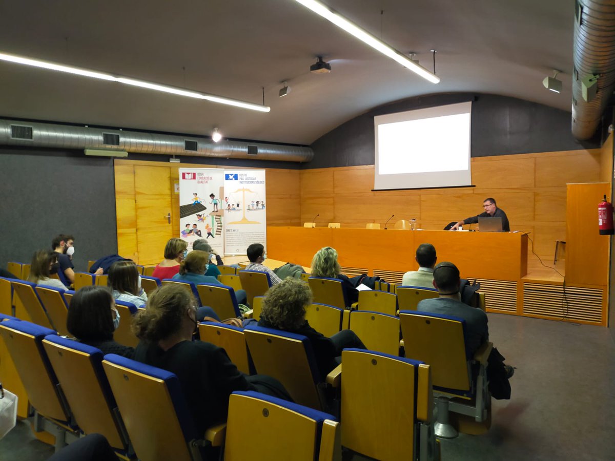 educaciolleida's tweet photo. Avui, es parla d ODS 4 i 16 i de #PacteLocal per la prevenció de la segregació escolar a #Lleida. Un exemple de l'enyorat capità enciam 🥬🥬 https://t.co/WBzhe4JpyF