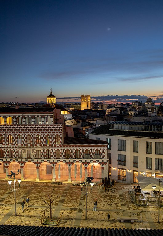 EstebanDePeral1's tweet photo. Paseo por el Casco Antiguo pacense. Me encanta Badajoz en Noviembre........ #Badajoz https://t.co/HkwfEybUhm
