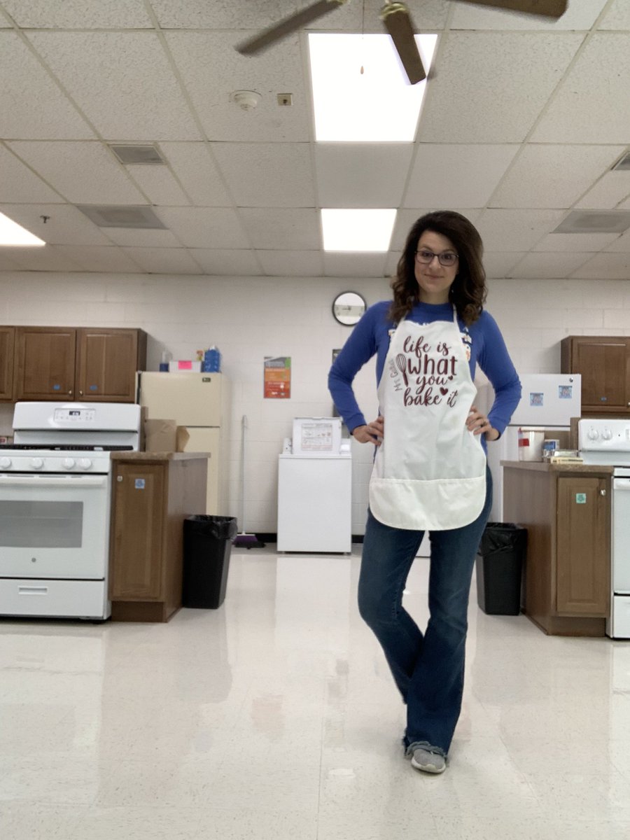 mrsgallesfcs's tweet image. 25 pies in two, 1.5 hour chunks. It started calm and ended with me finding a lost egg on the counter. #sayyestofcs #fcstn #almostbreak