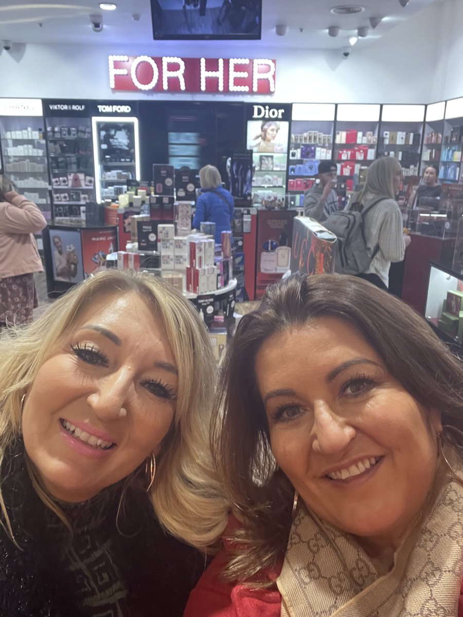 Black Friday visits with <a href="/NikkiBates3/">Nikki Bates</a> <a href="/TPSPeople/">The Perfume People</a> busy busy in Merryhill