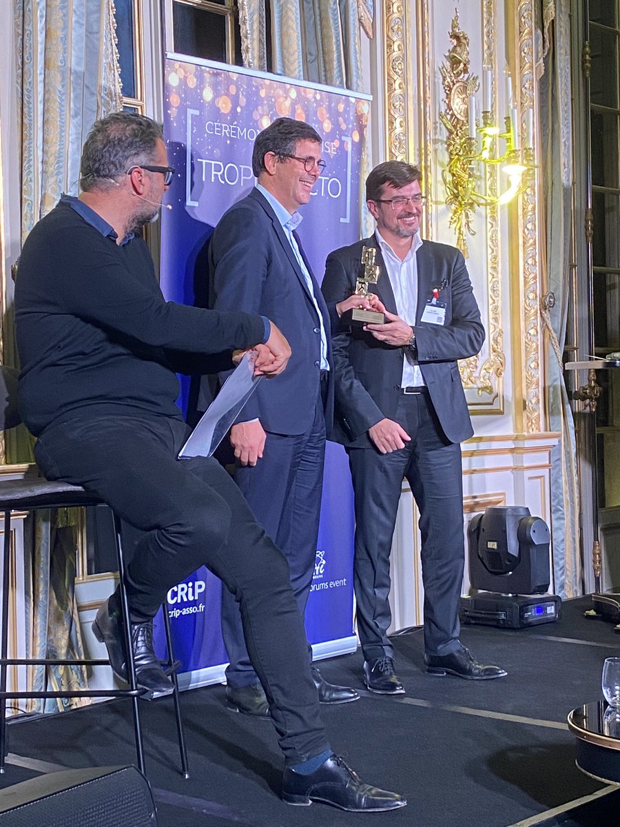 Carl__Goncalves's tweet photo. Ravi de recevoir le #TropheesCTO2021  du @CRiP_asso ! Ce prix récompense le travail de toutes les équipes #ITinfra et #IT de @SocieteGenerale, mobilisées pour transformer les infrastructures du groupe et les adapter aux enjeux croissants de la digitalisation de la banque https://t.co/lkc2HKlGE7