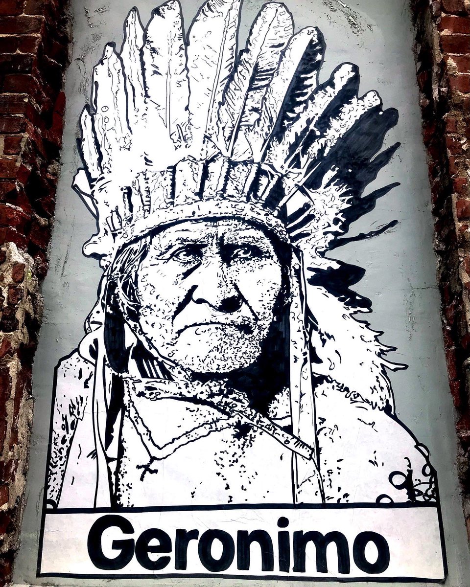 TheJesGamble's tweet photo. ⚜️Created by hand Indigenous American Leaders #wheatpaste portraits by #underground #StreetArt collective Ars Muralis installed under the Nero One #mural #phillystreetart ⚜️
#photos Yours Truly : @TheJesGamble https://t.co/E1rcLsWVPJ