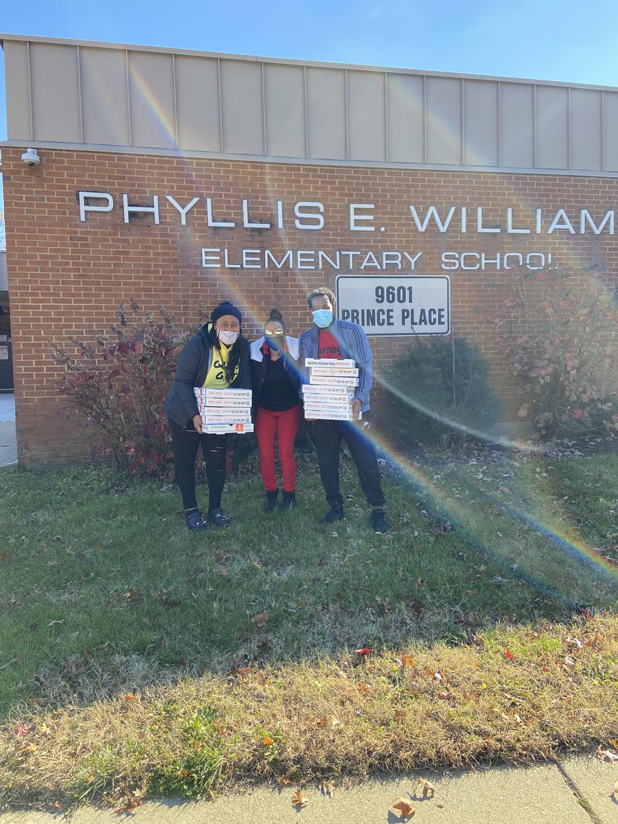 PDLadyConsults's tweet photo. What a tasty surprise! π It feels soooooo good to be appreciated! We all know this is a thankless profession but the rewards far outweigh our sacrifices! Thank you #burnboxpizza and #FirstSundays Church for taking care of our teachers today! Lunch was amazing! @PGCPSPartners https://t.co/XilOJ24xQk