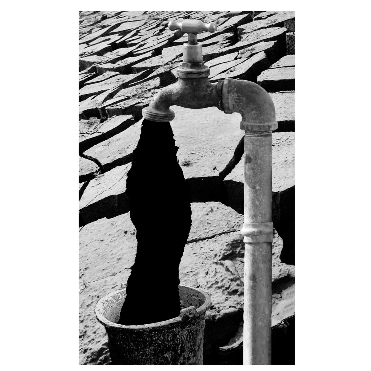 peterkennardx's tweet photo. Peter Kennard's CODE RED exhibition closing on this Friday in 
Out of the Blue, Edinburgh 
https://t.co/cXf8krXkYe Continuing until Sunday 19th Dec at Street Level Photoworks Trongate 103 Glasgow https://t.co/BKARBxfz5r https://t.co/l2vQx9ur7h