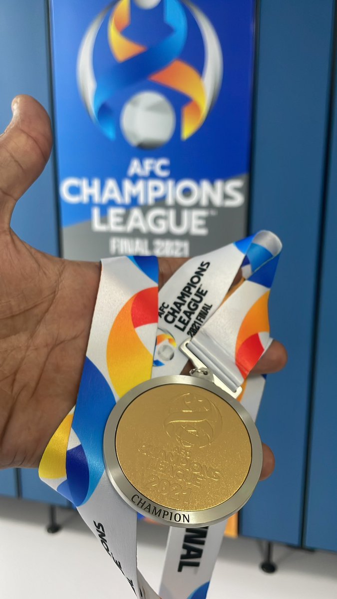 almayuof's tweet image. مَنْ قَالَ لَك أَبْغَى تجيني بِالسّهْل
أَنَا أَحَبّ الكايده يَأَهْل الْوِصَال
كُلّ الْمَصَاعِب خَاضِعَة ماهي عَدْل
بِس اعذروني بِالذَّهَب ماعطي مَجَالٌ 

الف الف مبروك يازعماء تستاهلون