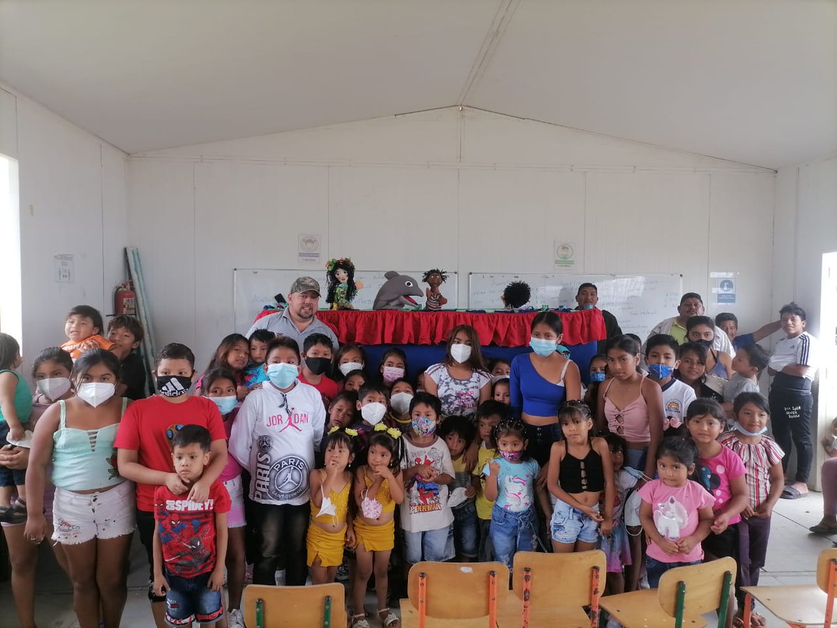 MAE_Zonal5's tweet photo. Durante el evento se desarrollaron actividades lúdicas con la Unidad espacializada de @PoliciaEcuador #UNPAMB; como por ejemplo presentación de títeres, dibujo, pintura y la proyección de videos ambientales referente a la protección y conservación de los recursos Pesqueros. https://t.co/ZX6o03jGOD