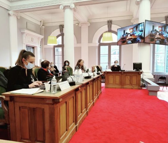 proc_procureur's tweet photo. Lutte contre les #ViolencesConjugales 
La procureure générale d’Amiens a réuni tous les enquêteurs référents, les associations d’aide aux victimes, les services pénitentiaires et les procureurs
▶️Bonnes pratiques
▶️La protection des victimes 
▶️Le suivi des auteurs https://t.co/ABF1jazuak