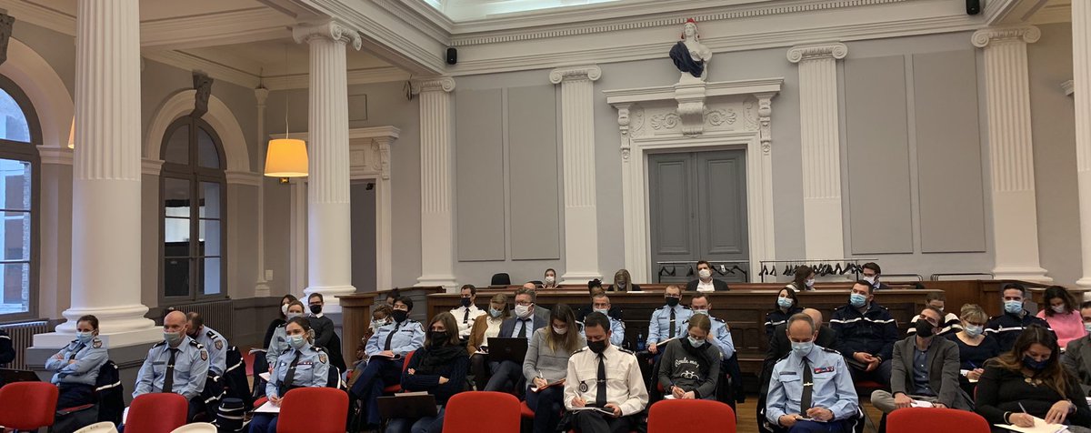 proc_procureur's tweet photo. Lutte contre les #ViolencesConjugales 
La procureure générale d’Amiens a réuni tous les enquêteurs référents, les associations d’aide aux victimes, les services pénitentiaires et les procureurs
▶️Bonnes pratiques
▶️La protection des victimes 
▶️Le suivi des auteurs https://t.co/ABF1jazuak