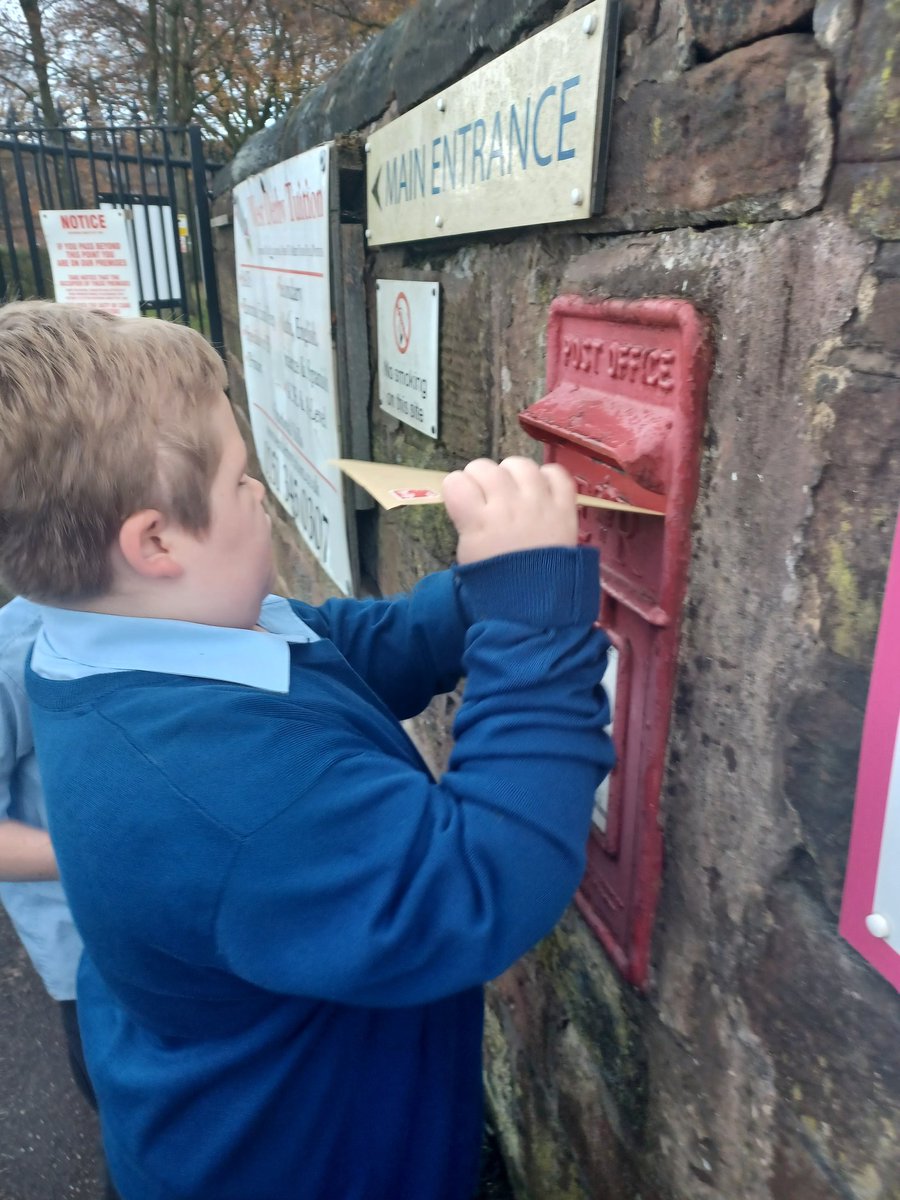 louisecrawfordI's tweet photo. The children in primary p2 wrote their Christmas letters to santa and drew some beautiful pictures to send too  🎅🤶 @MissClinton1 @lydiaveach_ @StVincentsL12 https://t.co/HTzkY63hBE