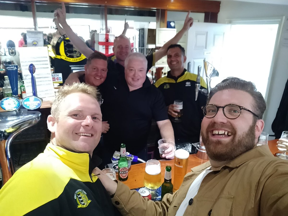 Possibly my favourite picture of Keith. At the heart of the picture and the heart of the club.  Such a gentle man who made me so welcome when I joined ⁦<a href="/The_Bloaters/">Great Yarmouth Town FC</a>⁩ #RIPKeith