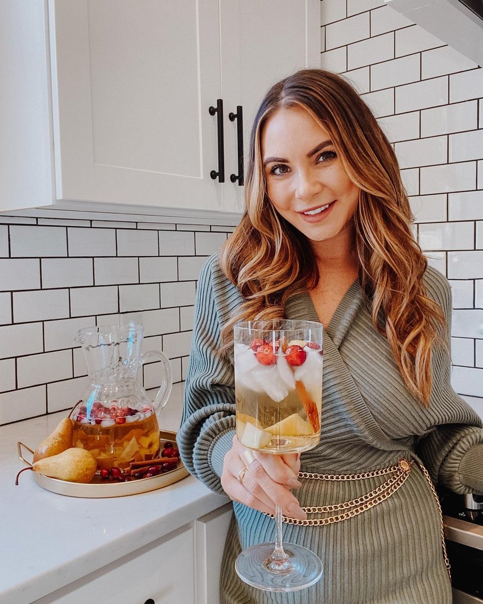My contribution to Thanksgiving 🦃  (Regram via <a href="/stellllaaa/">stella street</a>).

Okay but seriously— everyone knows what you’re eating on Thanksgiving but what are you drinking?! This winter sangria is a crowd pleaser &amp; perfect for the holidays!

Head over to the ThirstyNest IG for the recipe!