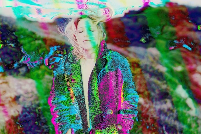 Under_Radar_Mag's tweet photo. Italian producer and musician @matildedavoli has shared a video for her new track, "Glitch at Dark,” premiering with Under the Radar. The track is a highlight from Davoli's new album 'Home,' which marked her return to music after a six-year hiatus. 
https://t.co/nnrpnFl3PI https://t.co/ASwqMzRGBH