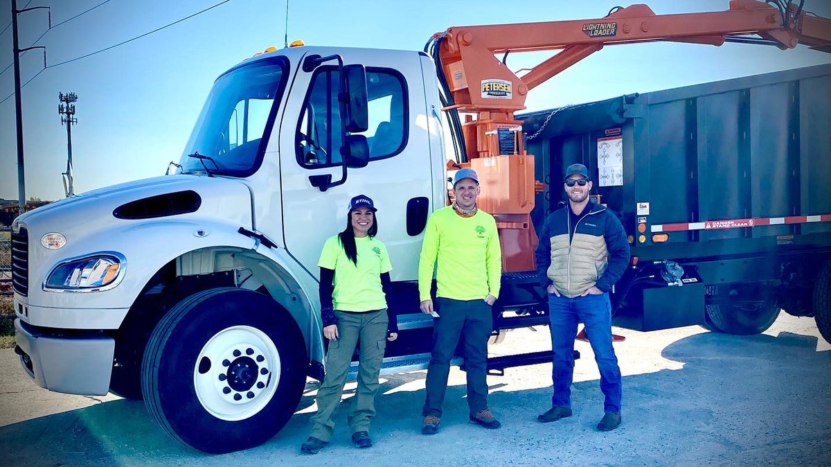 elliottequip's tweet photo. Congratulations to Amy at Rooted Tree Specialists on the delivery of their new Petersen Industries TL3 lightening loader!  Also, a big shout out to the Lincoln team for their assistance with the delivery! Enjoy the new addition to your fleet! 

#treeservices #rootedincommunity https://t.co/0NinxqWHh9