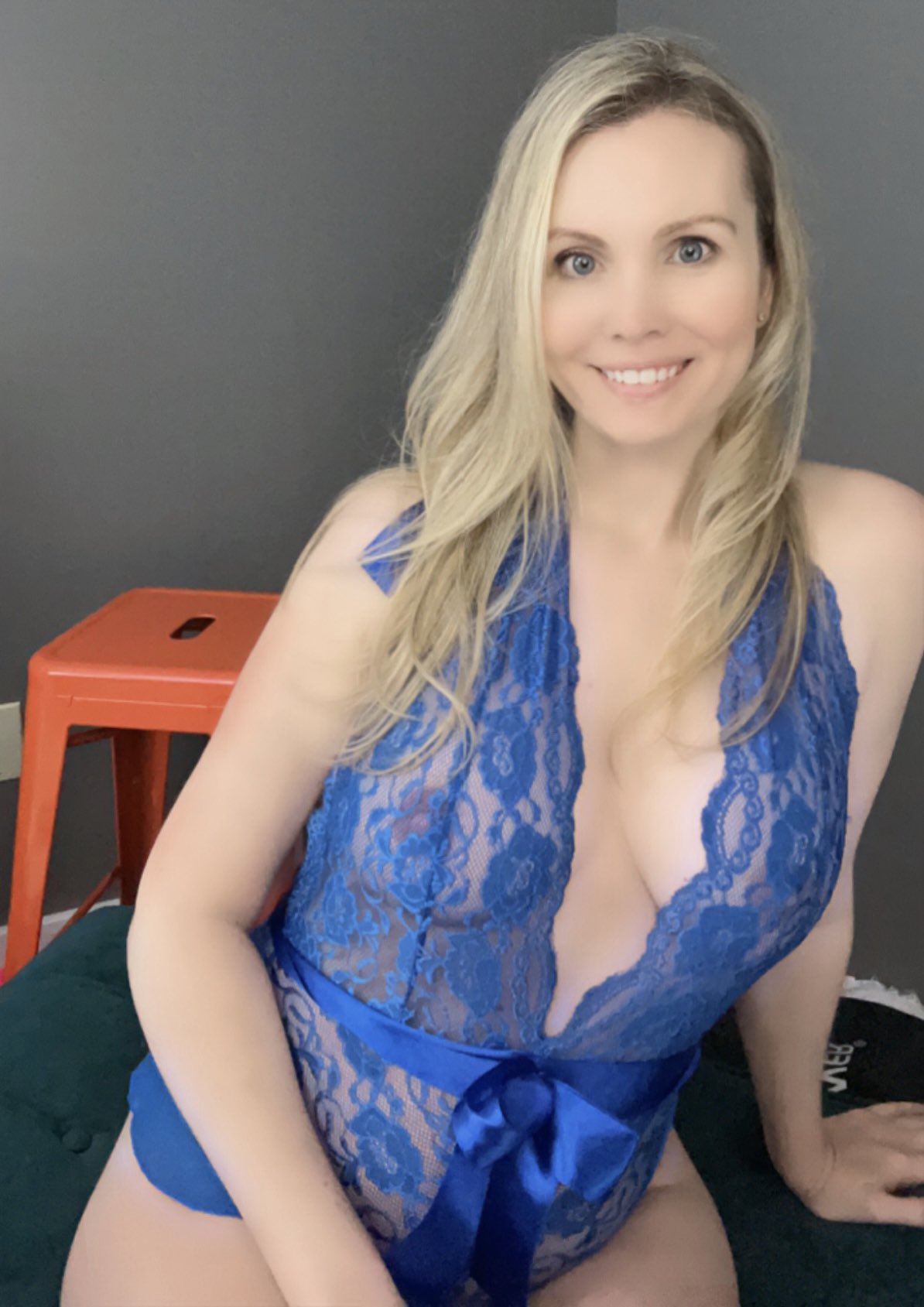 Holly Jane Sale $3.75 on X: onlyfans page is on sale now, come get me  there 😈 t.coOp1BSkGD7x t.co30Gi7wFZY9  X