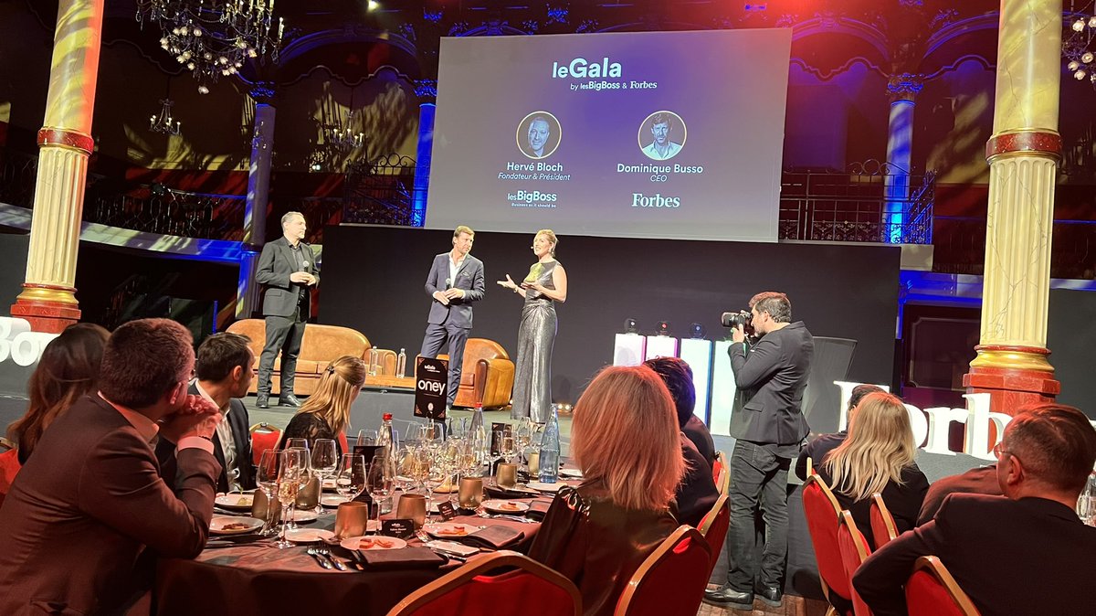 FlashTweet's tweet photo. ✅#InDaPlace pour le #Gala by @lesBigBossOff &amp; @forbes_fr 👍
⚡️Hâte de connaître le palmarès des #décideurs les plus #influents ! 🎉
Invité d’honneur : Henri Giscard d’Estaing @ClubMedFR 
Merci @hervebloch pour l’invitation et bravo pour l’organisation 👏
#influence #eventprofs https://t.co/QgQBKeaJIN