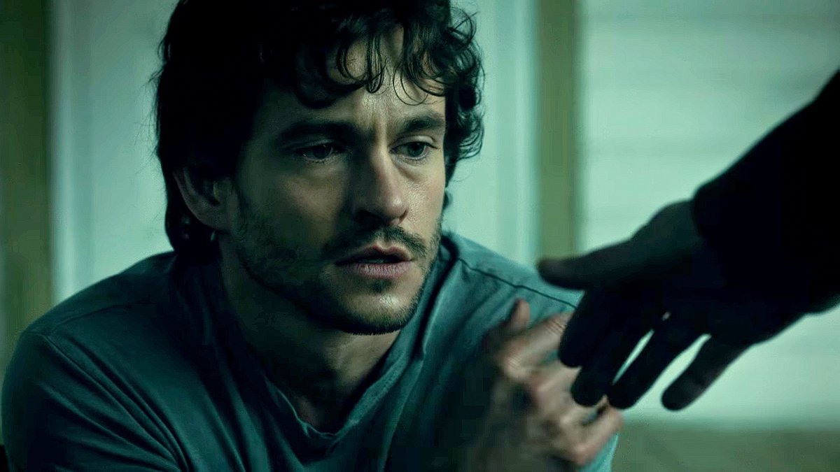 trailerparkbaby's tweet photo. in s1, Will looks so hopeful and taken aback when Hannibal gives him his hand and helps to get up,...in s3, Will reaches for Hannibals help on his own accord 🥺 BECAUSE HE KNOWS HANNIBAL IS HIS PADDLE AND HIS STABILITY AND HIS STRONG SHOULDER TO LEAN ON😭 https://t.co/gcf7mvQzZf