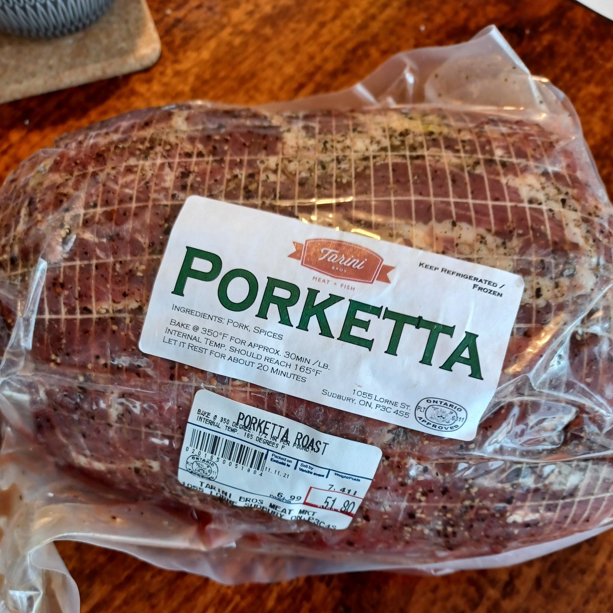 PhilAndrews519's tweet photo. A Northern Ontario sibling just dropped off a Sudbury classic, while on a swing through my region. A #porketta roast -- bigger than my kids were when they were born! I might have two cook this in installments. #OneArchTown #NickelCity #PorkettaBingo https://t.co/7rFM6FUHxZ