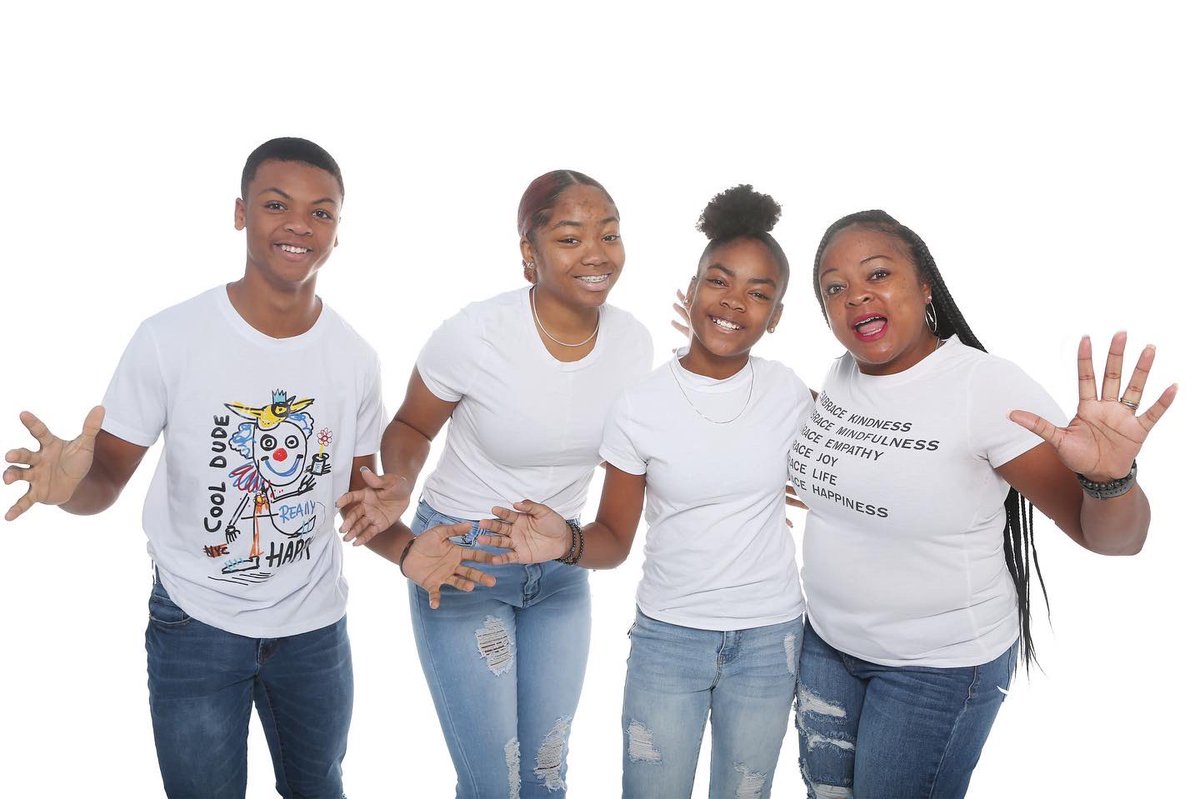 SmithTeaches2's tweet image. All the riches in the world do not come close to the happiness of having children to love.
💜💜💙 
#Senior #Junior #FourthGrader