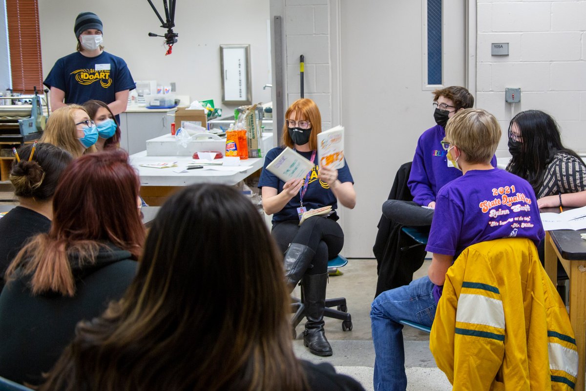 BuenaVistaUniv's tweet photo. #BVU faculty and students share their passion for art and design with area high school students during IDoArt Days on campus! #BuildDreamCreate #BeaversBuild https://t.co/n4j60XC79C