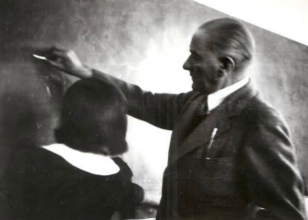 "Öğretmenler; yeni nesli, Cumhuriyetin fedakar öğretmen ve eğitimcilerini, sizler yetiştireceksiniz ve yeni nesil, sizin eseriniz olacaktır."

Başta başöğretmenimiz Mustafa Kemal Atatürk olmak üzere, tüm öğretmenlerimizin 24 Kasım Öğretmenler Günü kutlu olsun!