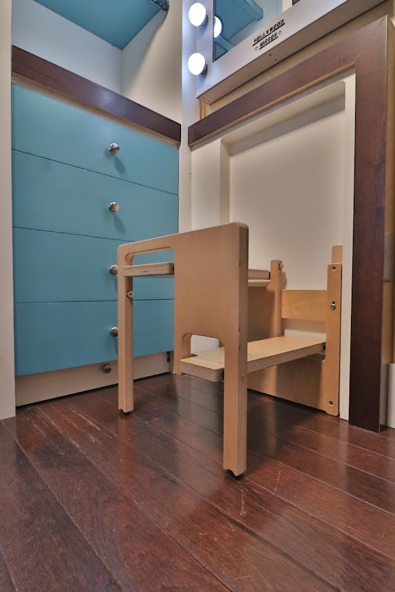 HideawayLLC's tweet photo. The Nook is a wall-mounted step-stool that can be folded away. #InteriorDesign #KitchenAndBath #Invention #HomeImprovements
https://t.co/JKjQpOr8a8 https://t.co/xm307QDh0Z