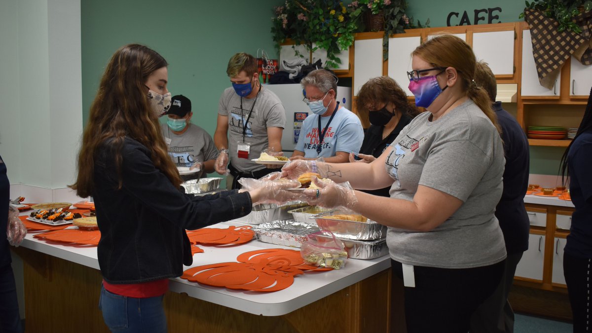 CFedu's tweet photo. Now it feels like Thanksgiving!
Today, members of the @AFC_CF_Chapter volunteered to serve a festive holiday lunch to senior citizens living at Ocala's Evangeline Booth Garden Apartments. 
We love this annual tradition! https://t.co/mYZYoqYZs5